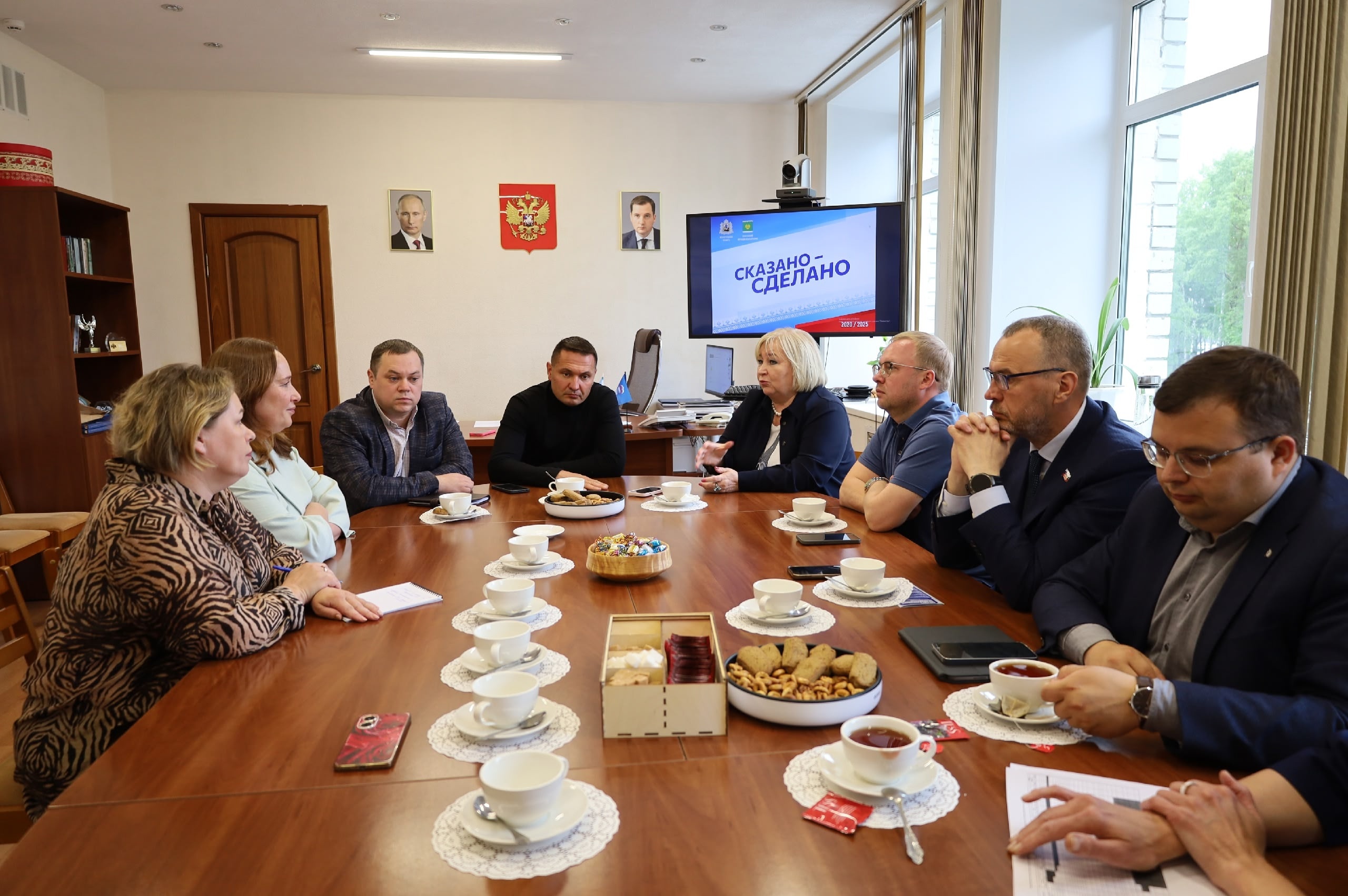 В Карпогорах обсудили развитие окружного центра с участием депутата Государственной Думы Елены Вторыгиной и областных министров.