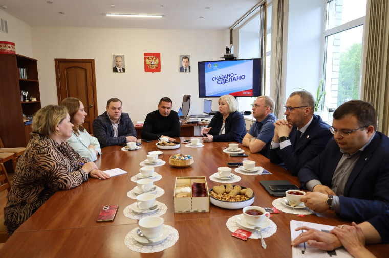 В Карпогорах обсудили развитие окружного центра с участием депутата Государственной Думы Елены Вторыгиной и областных министров. В Карпогорах обсудили развитие окружного центра с участием депутата Государственной Думы Елены Вторыгиной и областных министров.